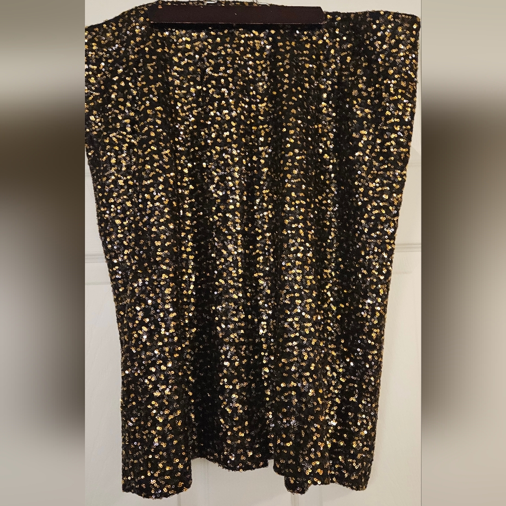 Elegant Black and Gold Skirt